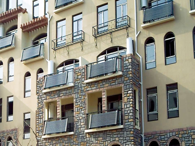 陽臺分體壁掛太陽能熱水工程案例